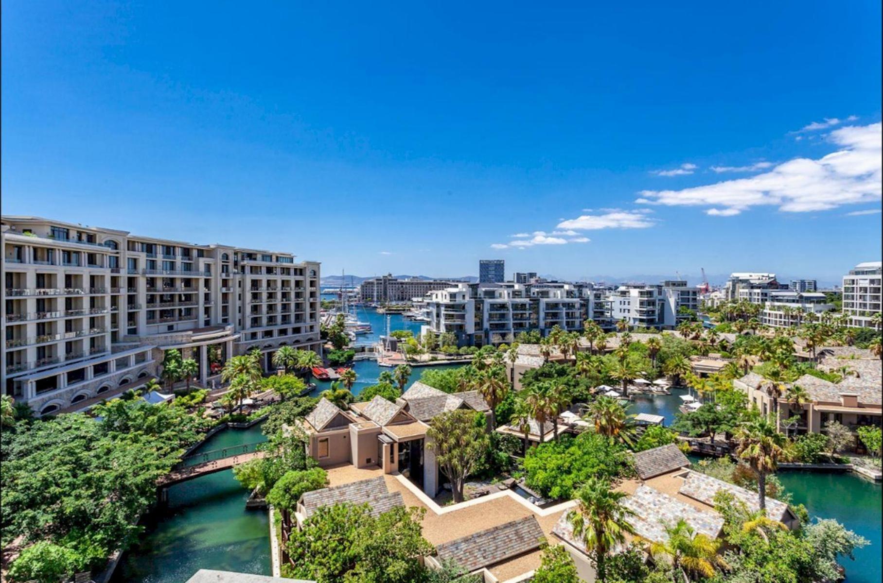Apartment Precinct Corner Two Bedroom Waterfront - 511 Cape Town