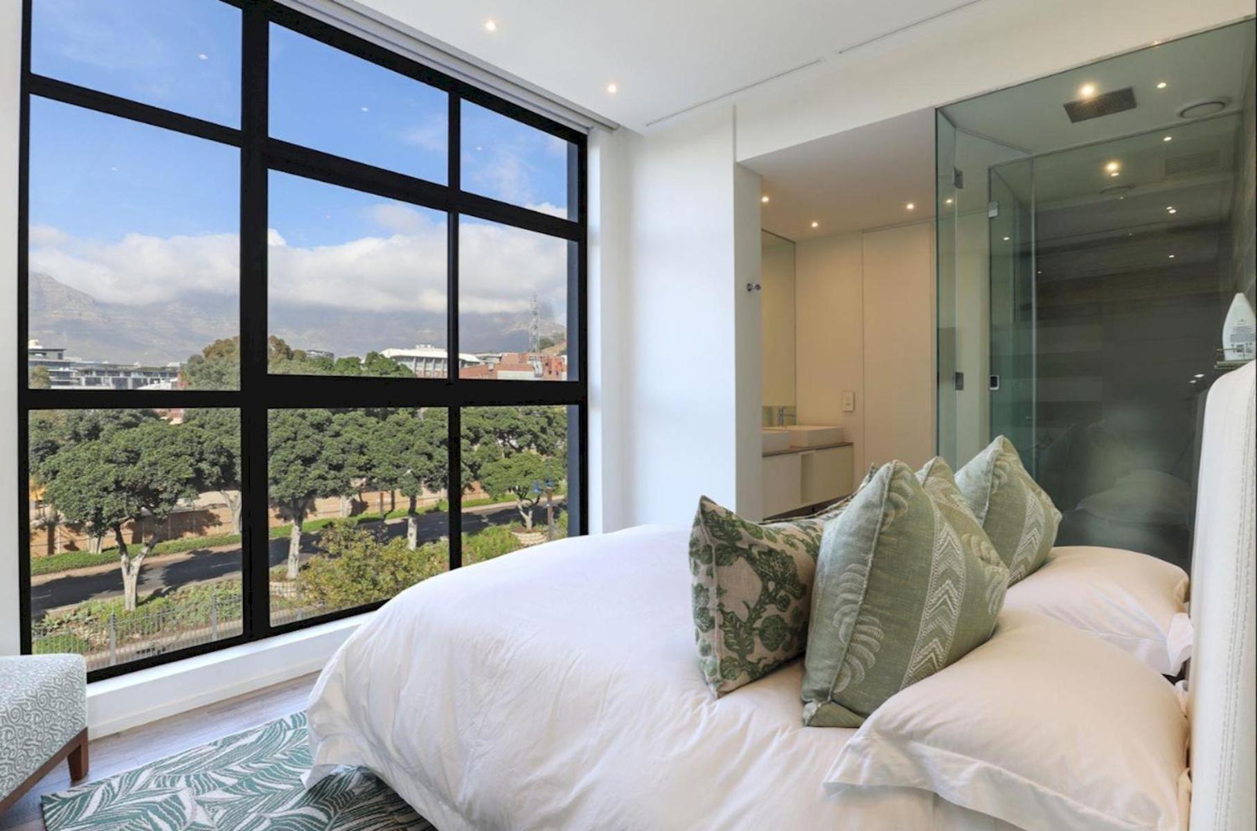 Precinct Corner Two Bedroom Waterfront - 511 Cape Town