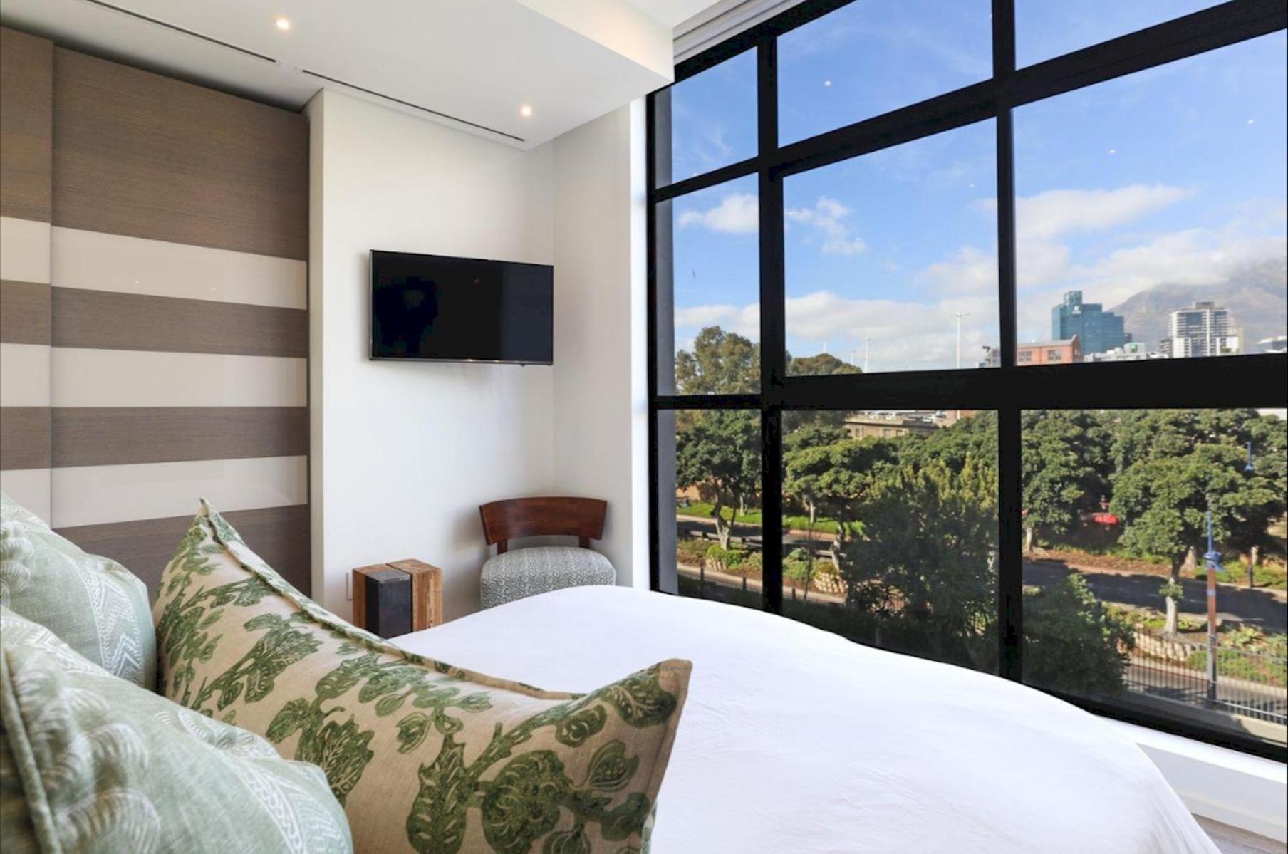 Precinct Corner Two Bedroom Waterfront - 511 Cape Town